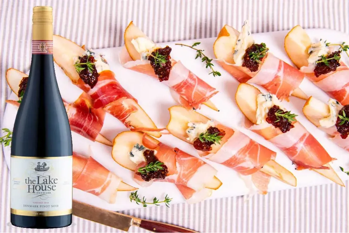 Savoury Elegance: Pinot Noir and Prosciutto Bites